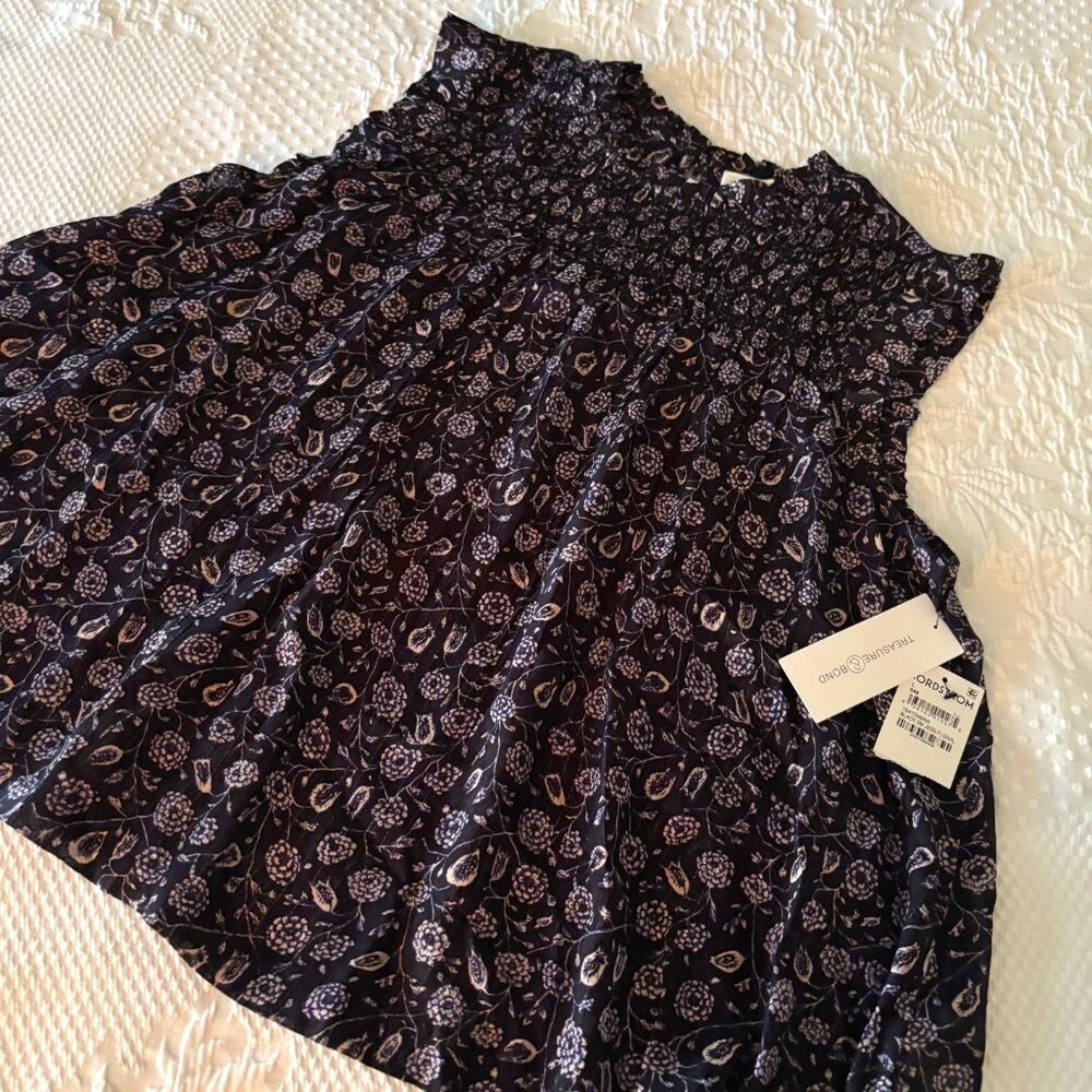 Treasure & Bond Women's smocked sleeveless top Misses Large